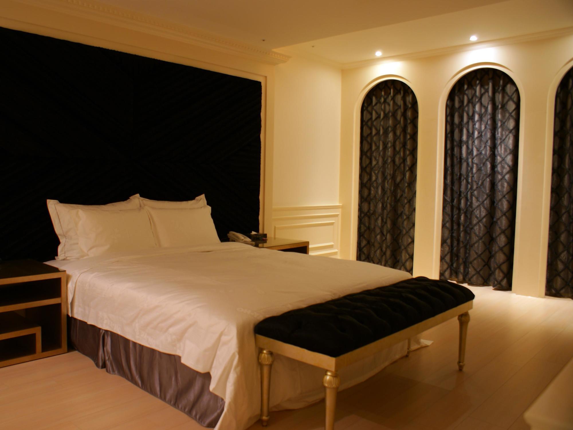 All-Ur Boutique Motel - Taichung Branch Extérieur photo