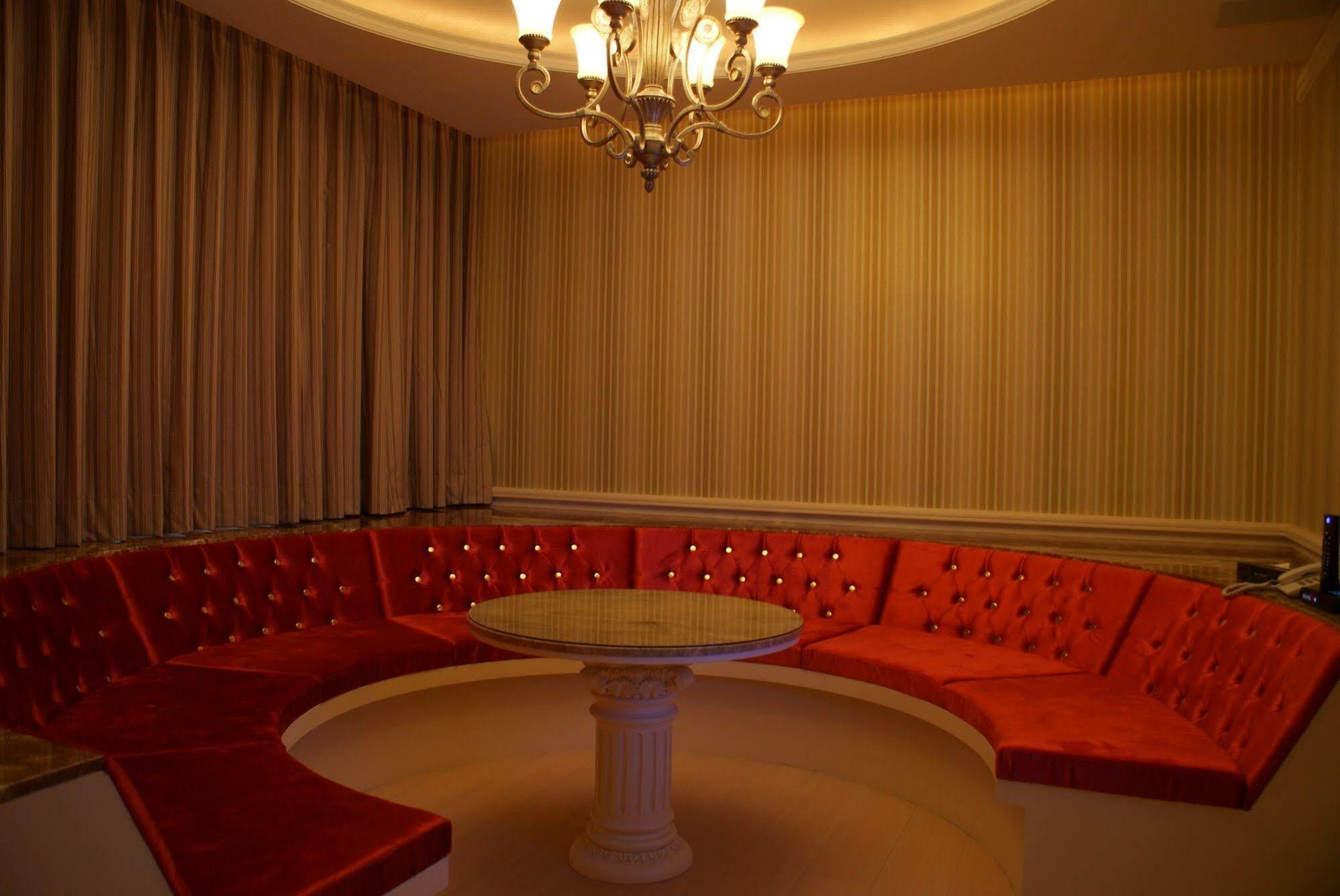 All-Ur Boutique Motel - Taichung Branch Extérieur photo