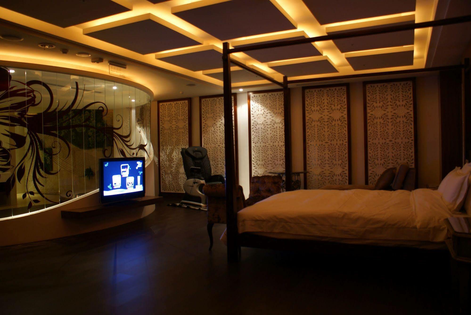All-Ur Boutique Motel - Taichung Branch Extérieur photo