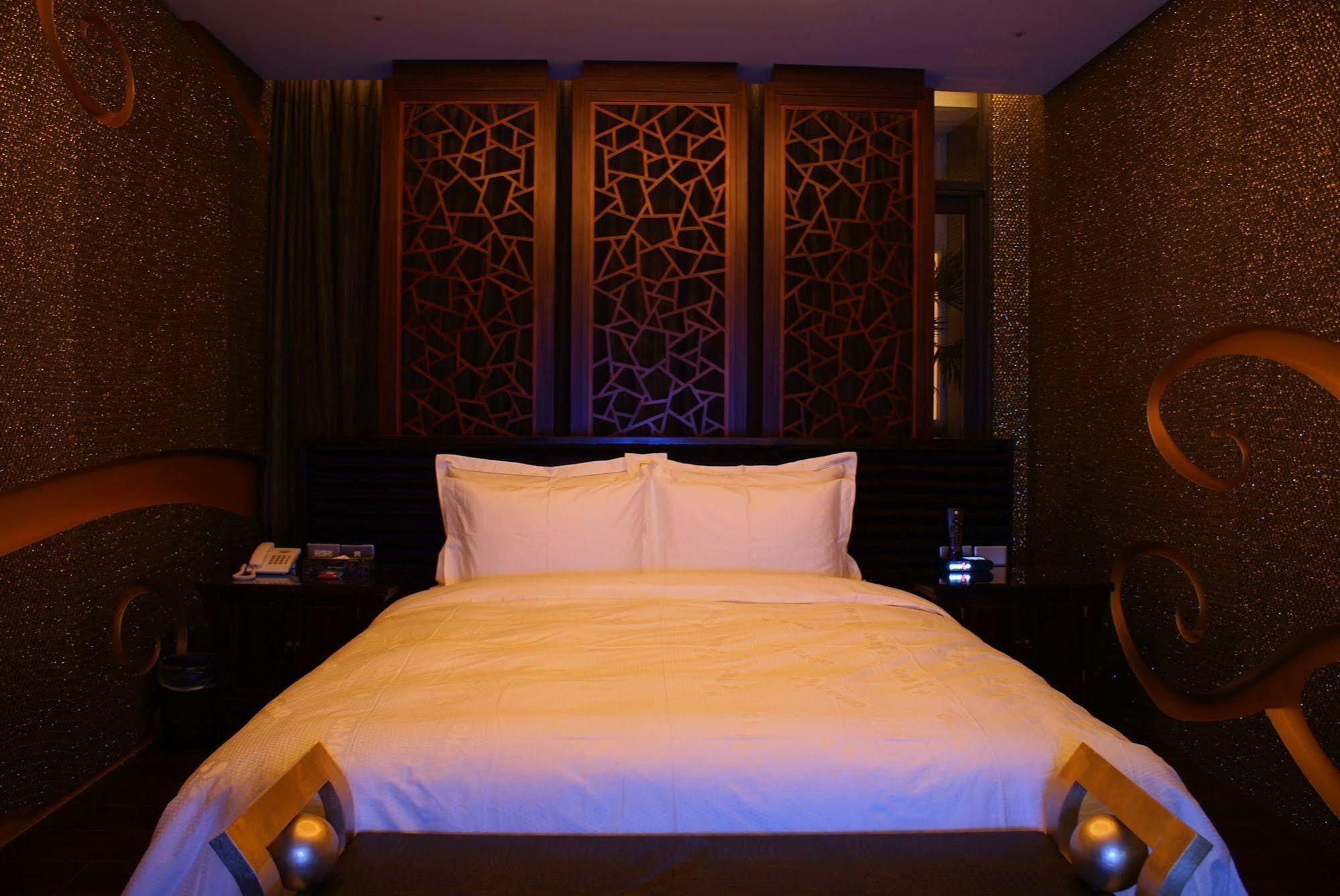 All-Ur Boutique Motel - Taichung Branch Extérieur photo