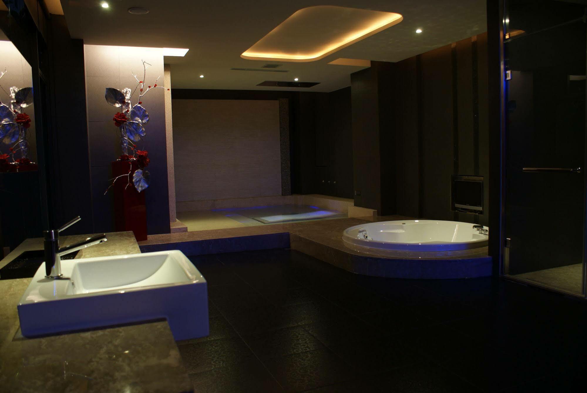 All-Ur Boutique Motel - Taichung Branch Extérieur photo
