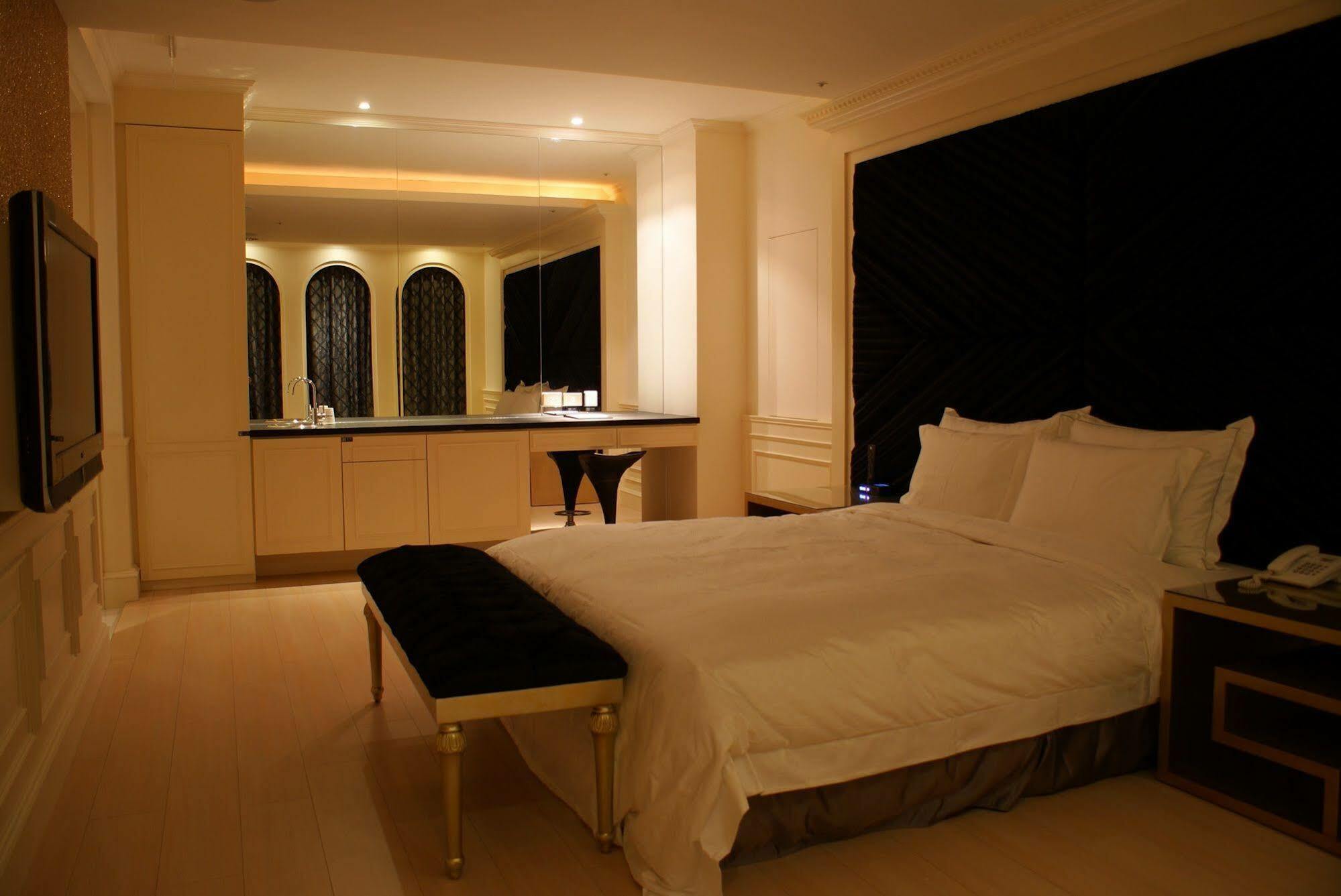 All-Ur Boutique Motel - Taichung Branch Extérieur photo