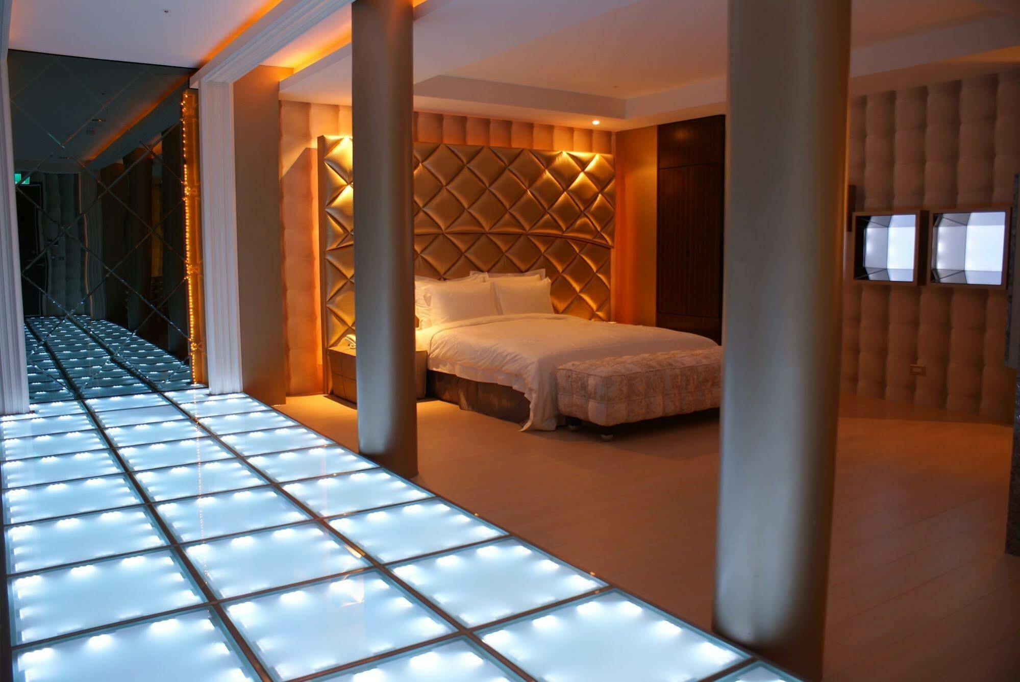 All-Ur Boutique Motel - Taichung Branch Extérieur photo