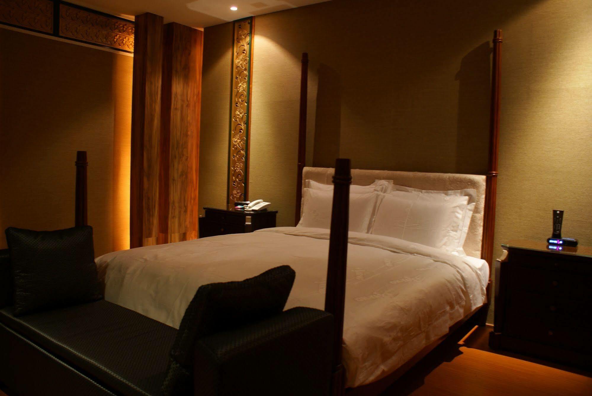 All-Ur Boutique Motel - Taichung Branch Extérieur photo