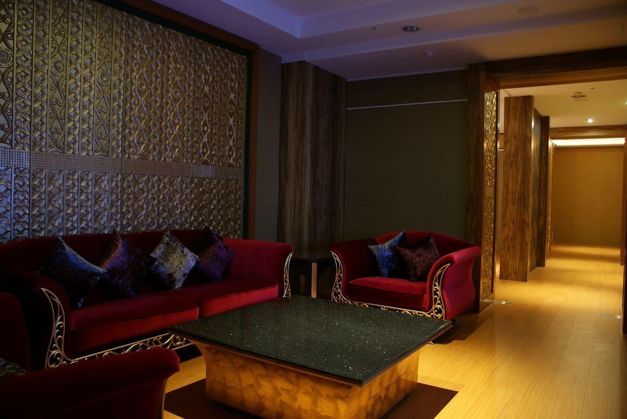All-Ur Boutique Motel - Taichung Branch Extérieur photo